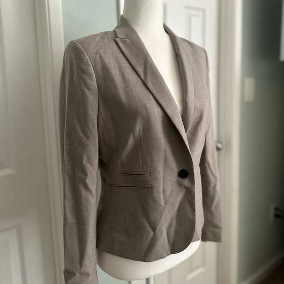 H&M Jackets & Blazers - H&M Light Brown Three Pocket One Button Blazer Size 8